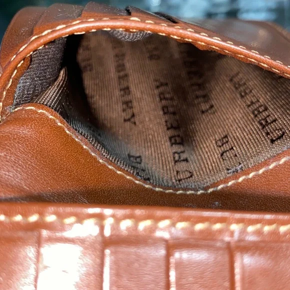 Authentic Classic Burberry Bifold Wallet - Picture 9 of 15